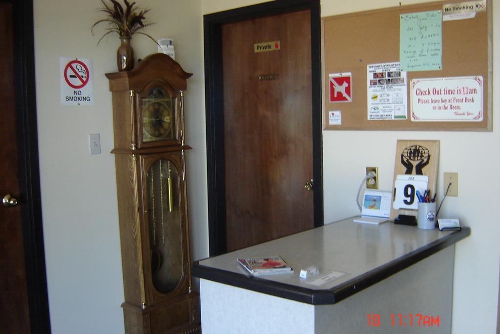 Midway Motel Radisson Екстер'єр фото